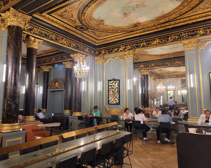 店内のイートインスペース