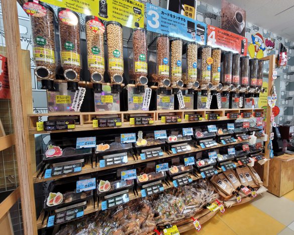 ド試しというコーナーには、ドンキ初のはかり売りコーナーが登場