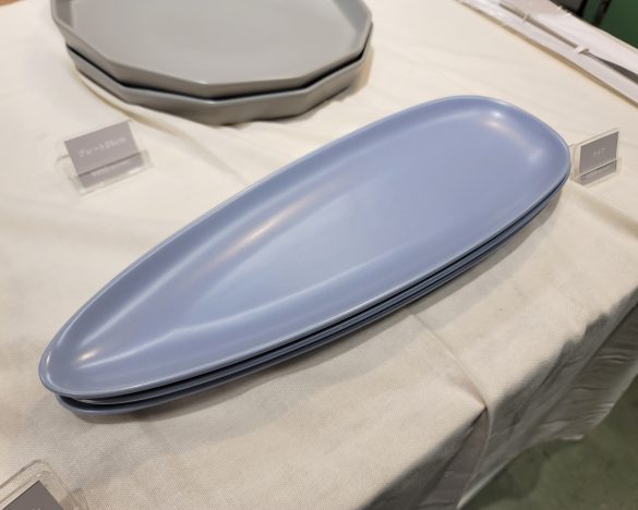 【MANOF】ロングプレート ブルー 880円(税込)