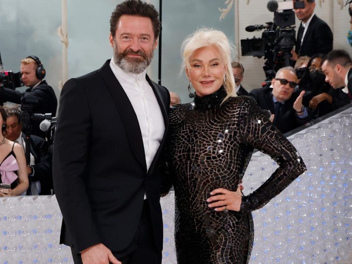 ヒュー・ジャックマンとデボラ=リー・ファーネス