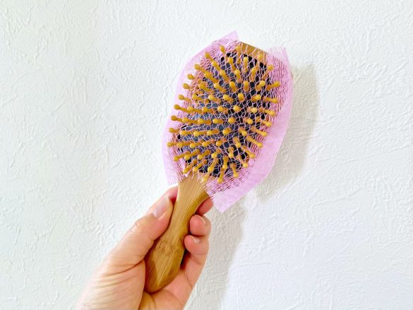 ヘアブラシにセット