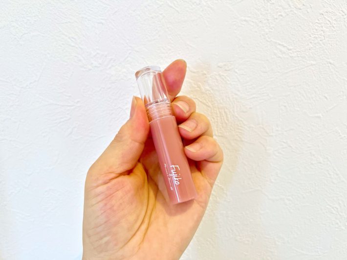 幅広い世代にも使えるカラー