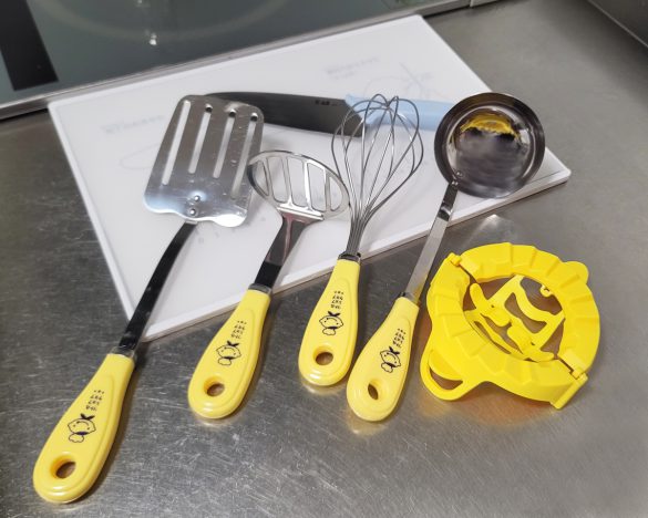 息子が大切に愛用している自分専用のキッチングッズ。貝印「リトルシェフクラブシリーズ」