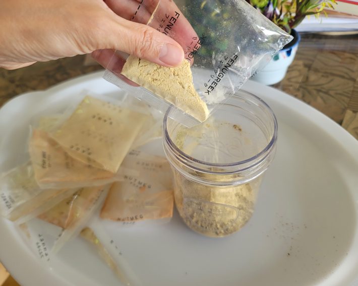 ひとつひとつスパイスを加えていく