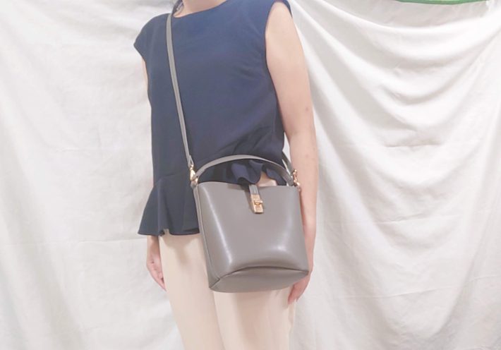 H＆M「クロスボディバッグ」