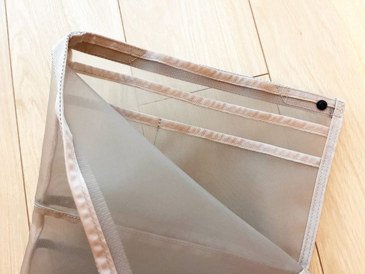 ポケットが外側に3つと内側にも3つ