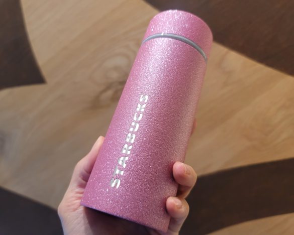 この素敵なピンク色とグリッターの質感が気に入りました