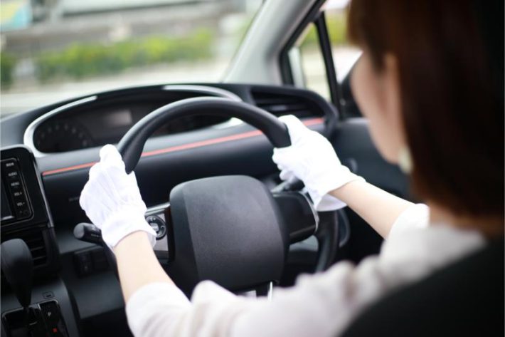 自動車　運転　女性ドライバー