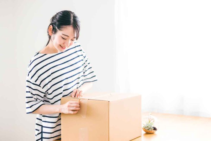 箱を開ける様子