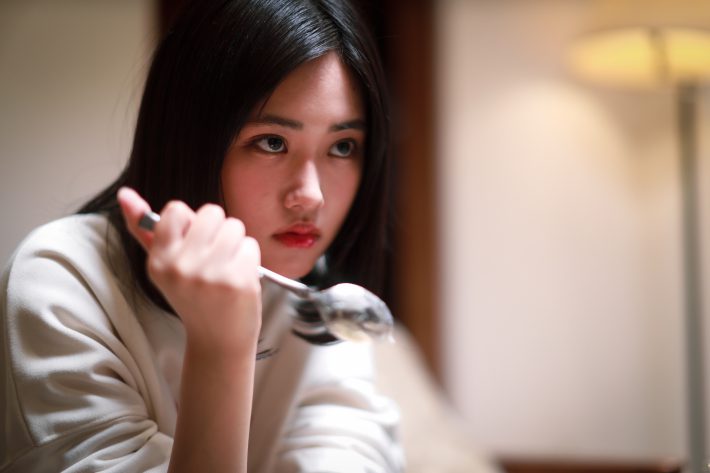 土曜ナイトドラマ『泥濘の食卓』4話より ©テレビ朝日