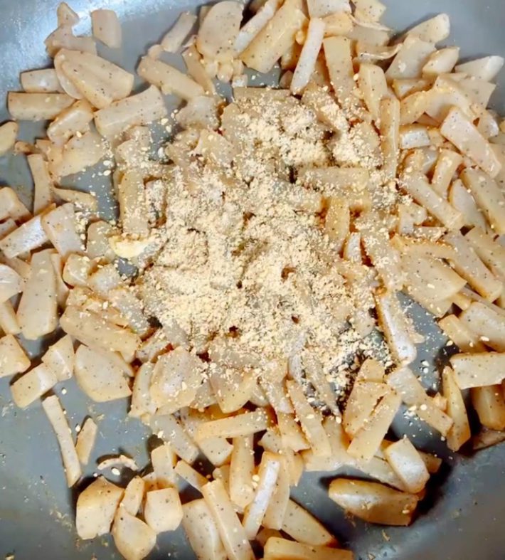 こんにゃくの腸活やみつきそぼろ完成