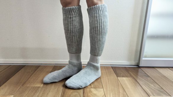 伸ばして履くと膝下まで暖かい