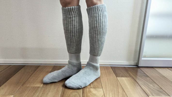 伸ばして履くと膝下まで暖かい