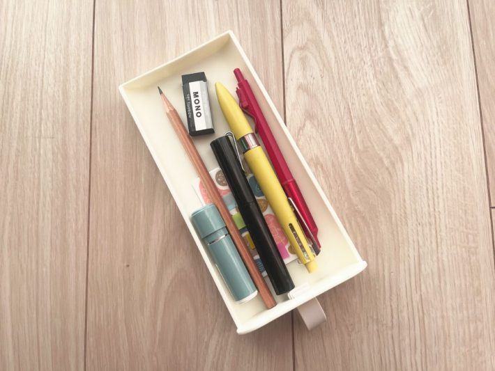 引き出す際に便利な取っ手付き