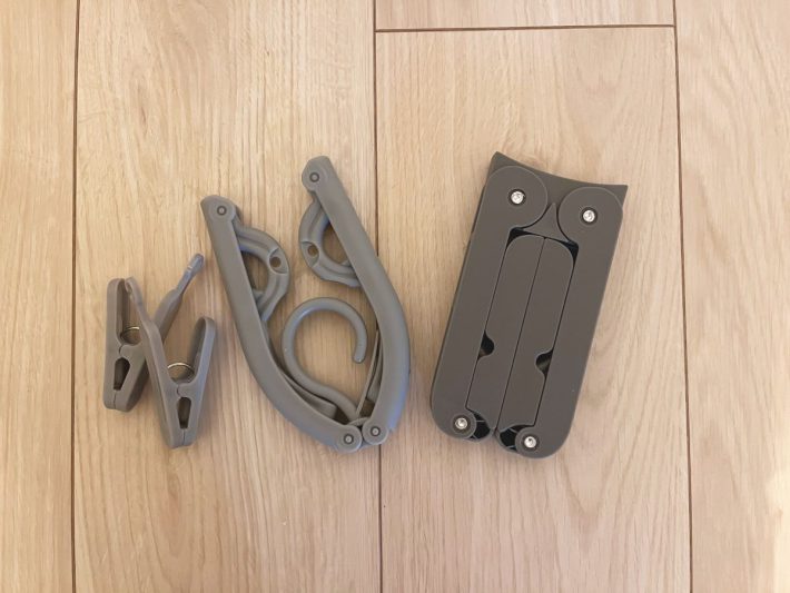 DAISOの折りたたみ式ハンガー各種