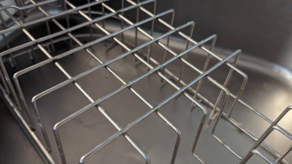 水垢が気になる水切りカゴ