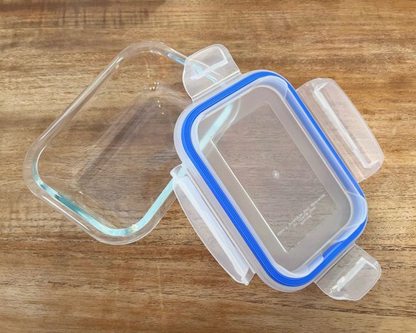 安心の4面ロック＆パッキン付き