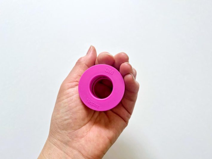 テープ本体は手のひらにすっぽり収まる