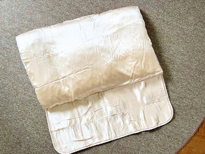 シルクの枕カバー