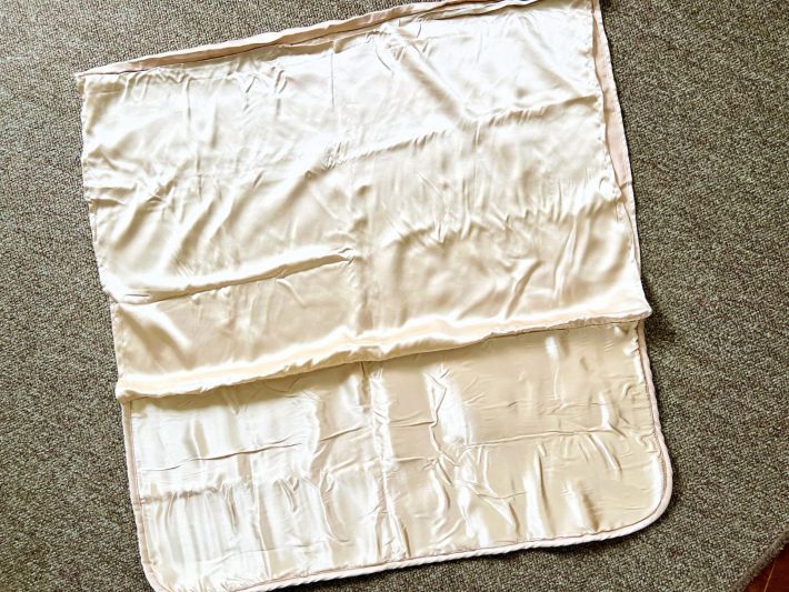 肌触りがやさしくなめらかなシルク