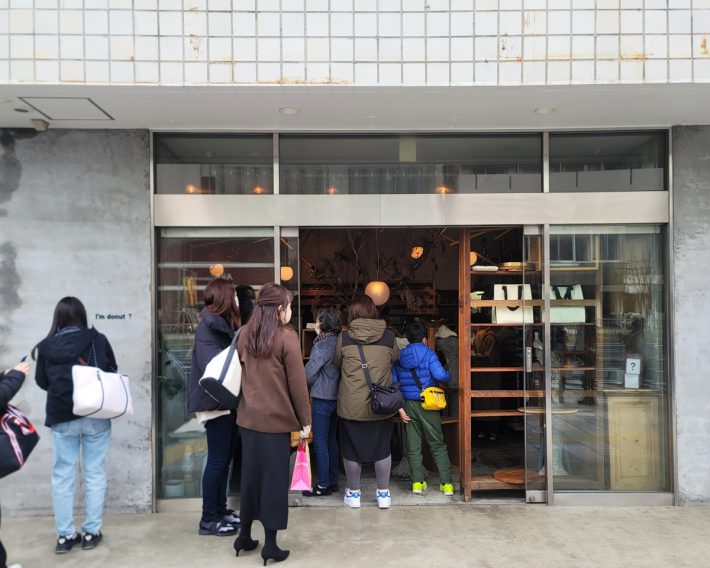 「アイムドーナツ？（I’m donut ?）」