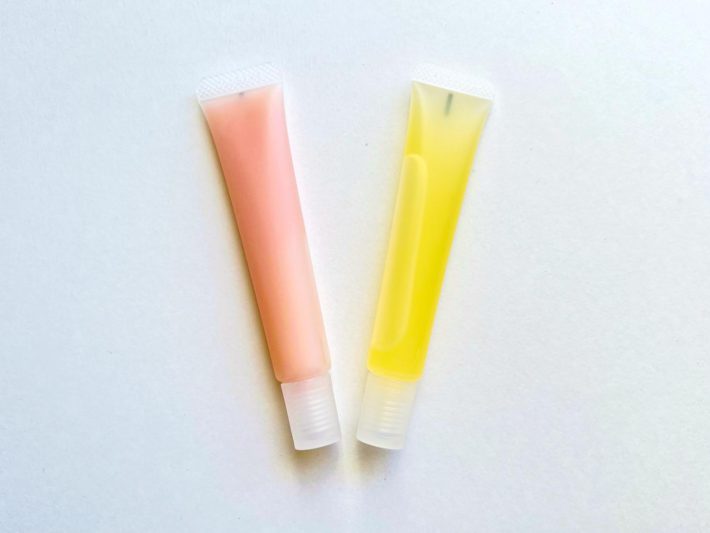 無色とピンクのリップエッセンス