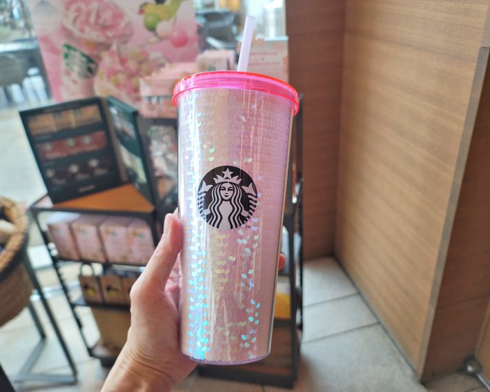 今回のグッズの中で、私がもっとも気に入ったのが「SAKURA2024コールドカップタンブラースパンコール651ml」でした