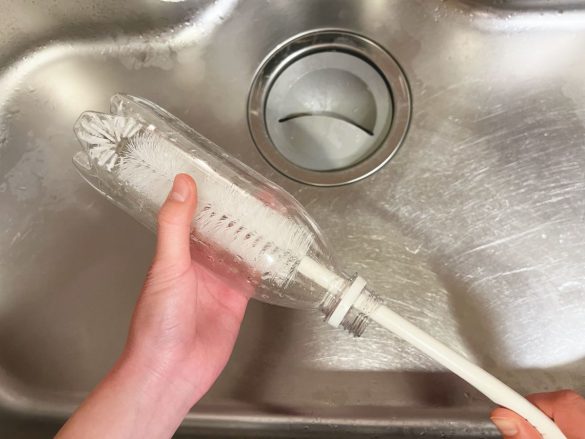 底面を洗うと同時に筒部分も洗浄できる