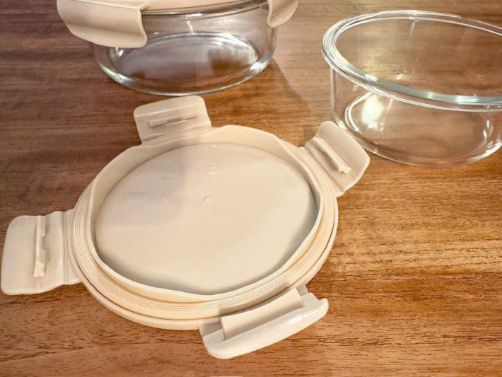 フタはパッキン付きの4面ロック構造