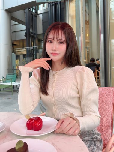 山崎もえ（@mmmmnyan23）さん