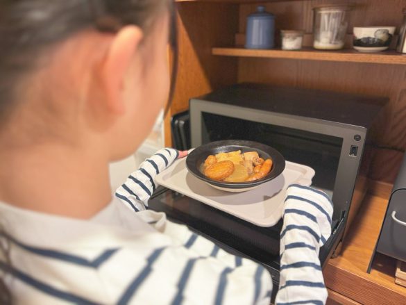 持ち運ぶ時に熱くない＆庫内の汚れ防止