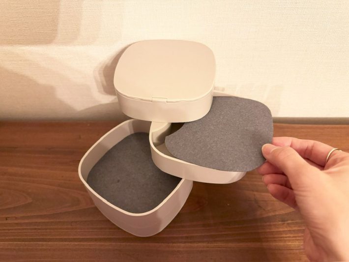 中生地が敷かれていて傷を防止してくれる