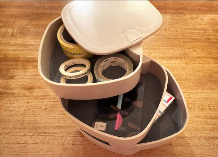 さまざまな小物の整理にも一役