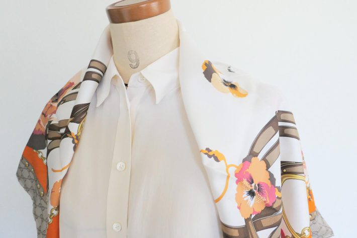 ノースリーブのシャツ＋スカーフ