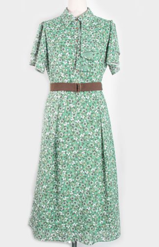 【ストレッチシフォン】 グリーンプティフラワー　衿付きカシュクールシフォンロング（画像：kay me instagramより）