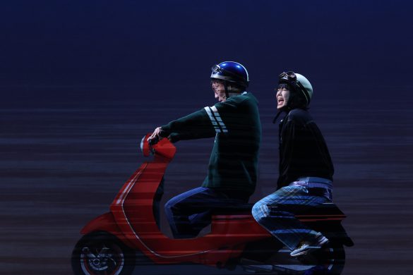 男性ブランコ平井まさあき　写真提供：『鴨川ホルモー、ワンスモア』