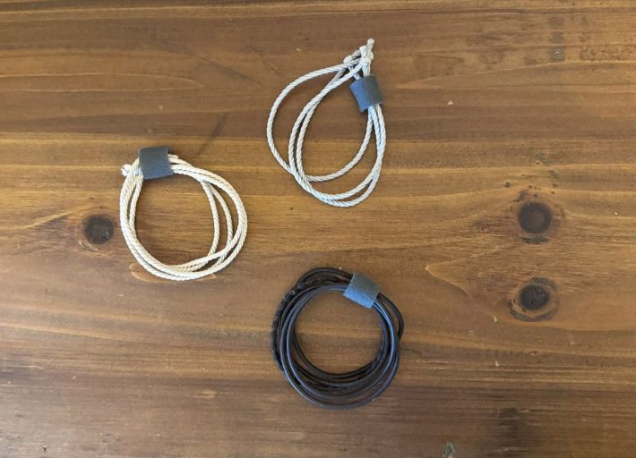 ヘアゴムも結束テープでまとめると見つけやすい