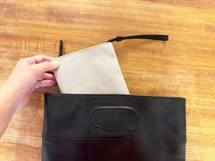 ポーチとして使用することもできる