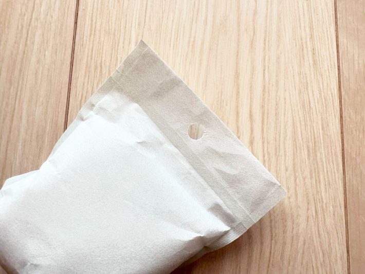 気になるのが袋の上部にある穴