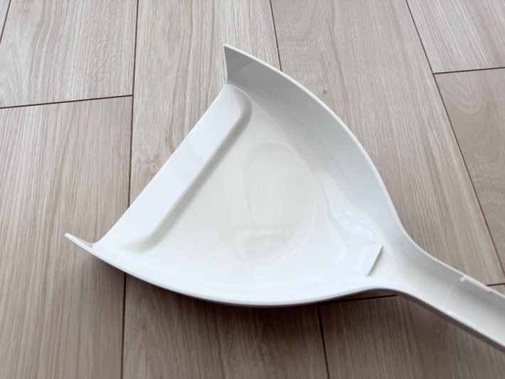 段差がついているちりとり