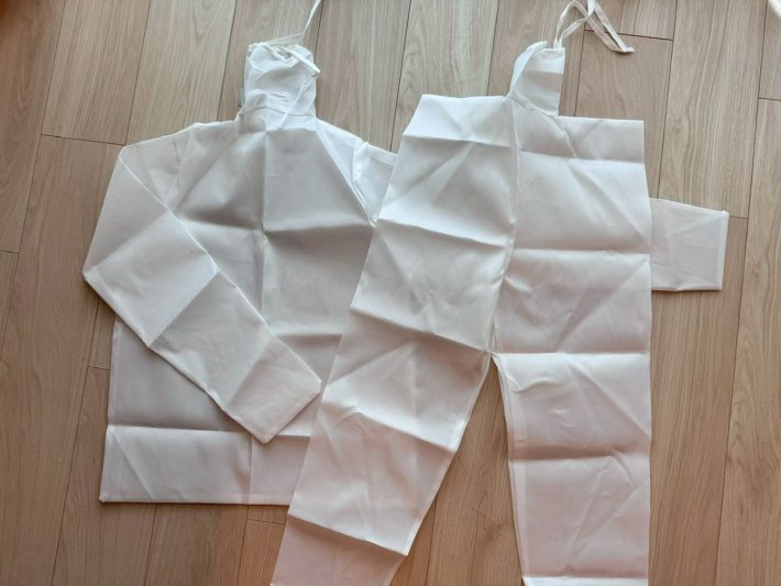 “衣類の形をした袋”に洋服をセットして乾かす