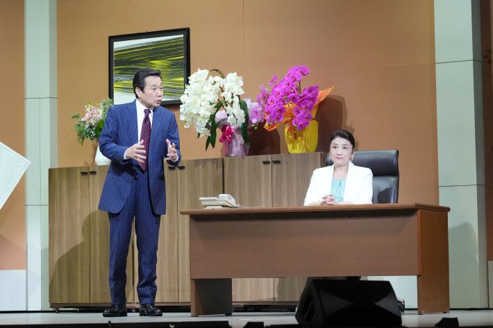 大人気シリーズ「熱海五郎一座」新橋演舞場シリーズ第10回記念公演「スマイル フォーエバー ～ちょいワル淑女と愛の魔法～」