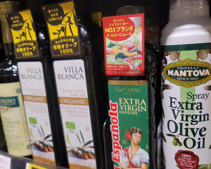 スーパーに並ぶオリーブオイル