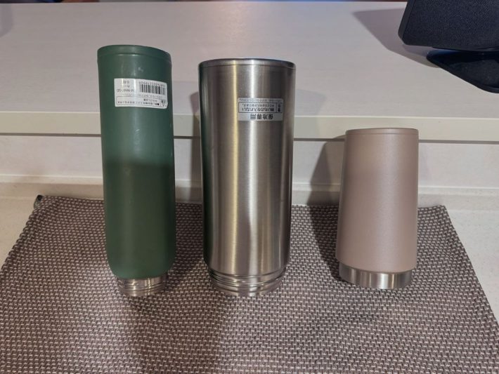 カウンターに寄りかからせて乾かしていたボトル