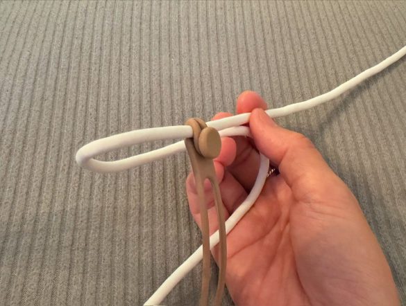 コードやケーブル側にバンドを固定できる