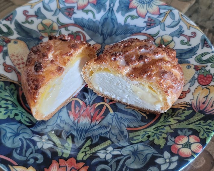 ファミリーマート「クリームがおいしい　サクッとみるくクッキーシュー」220円