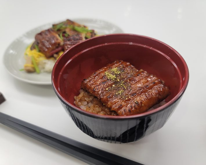 手前からうな重、ちらし寿司