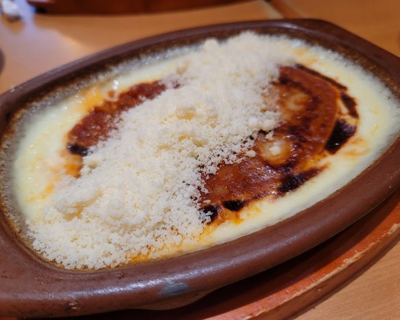 ミラノ風ドリア 300円+トッピング粉チーズ(グランモラビア) 100円