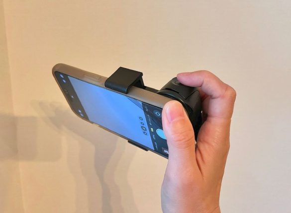 シャッター側がグリップになっているため握りやすい