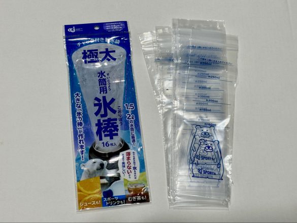 ダイソー「極太水筒用氷棒」110円（税込）